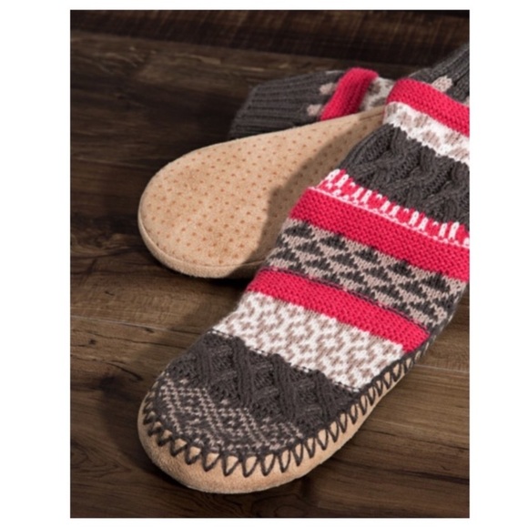 New Nordic Pattern Jacquard Knit Comfy Slipper Socks With Non Slip Sole - Picture 2 of 3